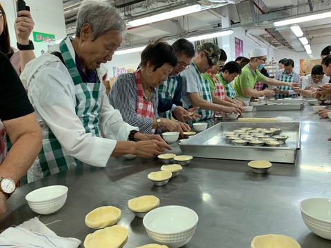 CEO Macau Trip - make egg tart 